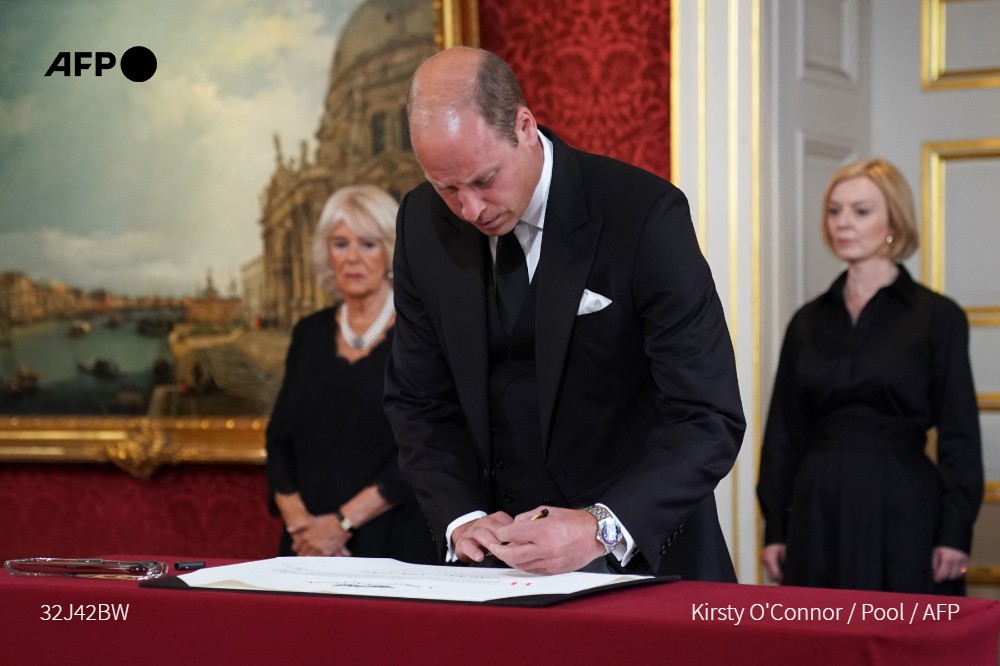 #ULTIMAHORA El príncipe Guillermo expresa su tristeza ante la perspectiva de vivir "sin la abuela" y promete "respaldar" a su padre, el rey Carlos III #AFP