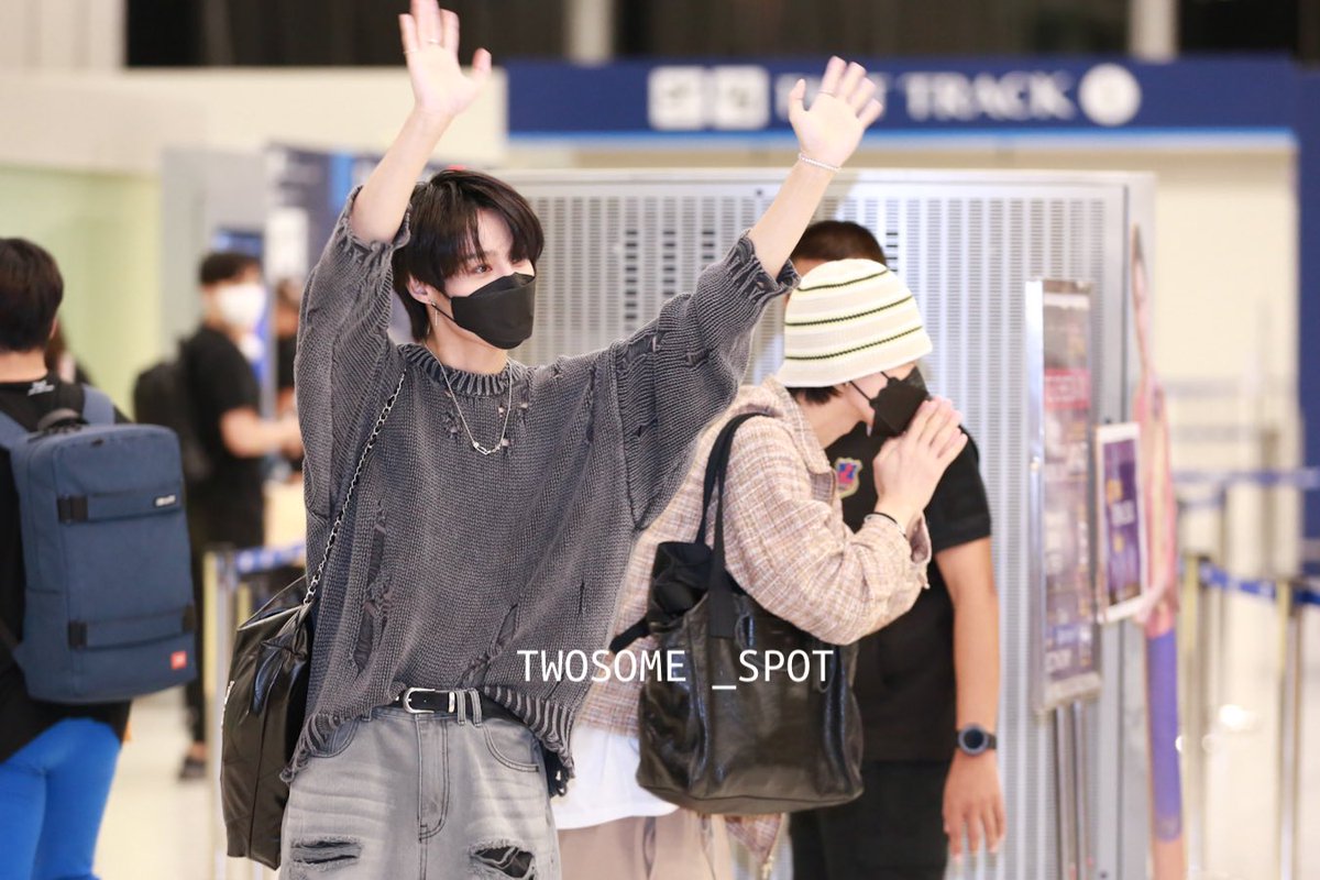 twosome_spot's tweet photo. 220910 🛫BKK #FoodTruckBattleSS2_FanMeetingxYangyang 

#TENLEE #YANGYANG 
#FoodTruckBattleSS2xTEN #FoodTruckBattleSS2_FanMeeting https://t.co/Cw1J519DKq