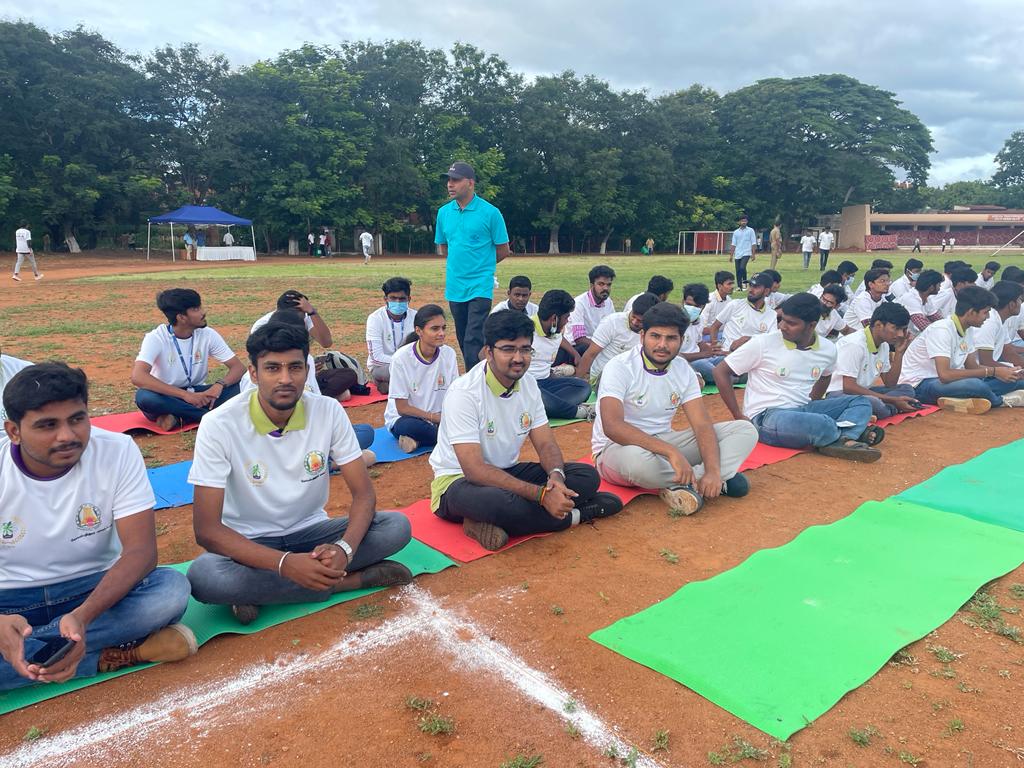nsskpriet's tweet photo. Team NSS-UBA of KPR Institute of Engineering and Technology, is  participating in the Asian book of records event on maximum number of people demonstrate the basic life support and recovery position on behalf of world first aid day at TNAU on 10.09.2022
@nss_chennai @_nssindia https://t.co/rie7WQwFZV