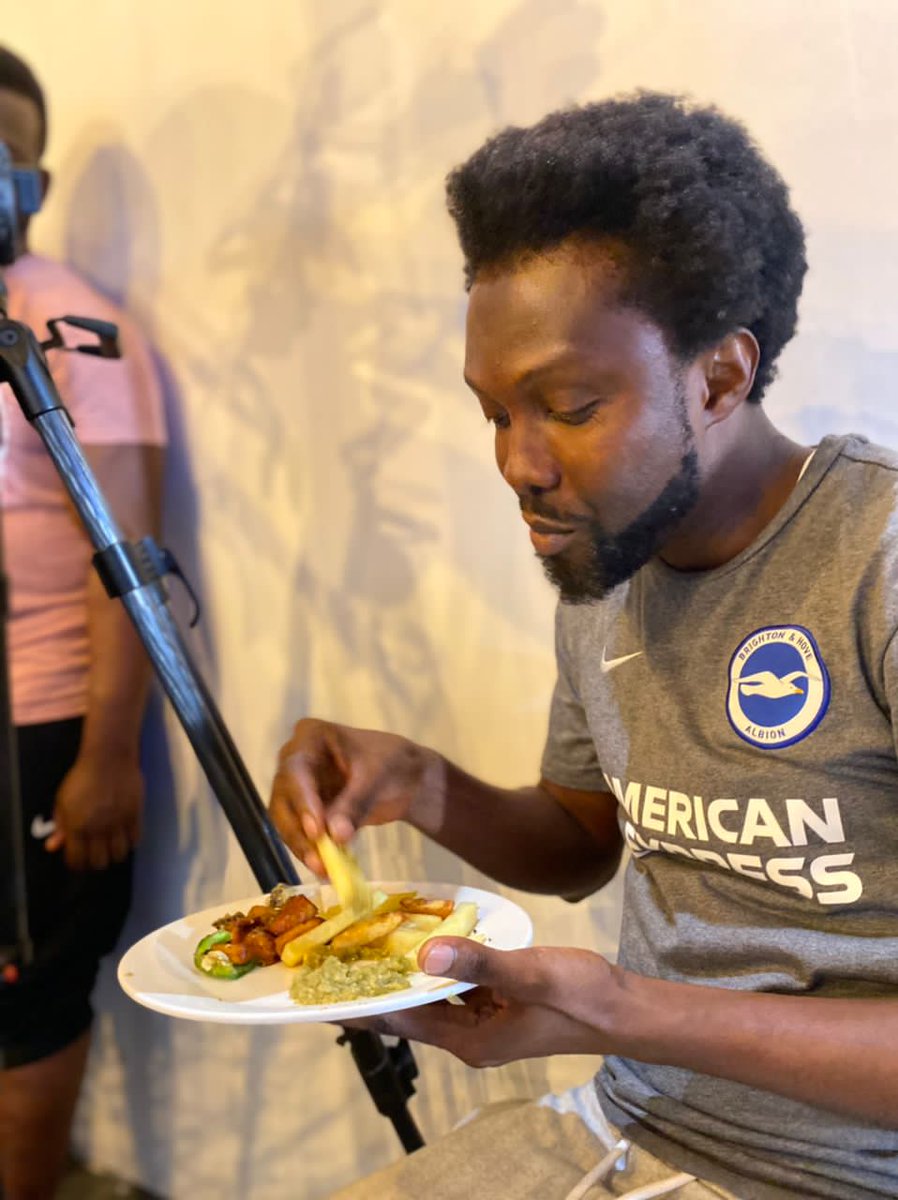 advisorsfilms's tweet image. Everyone loves food. Looking at it. Smelling it. Taking pictures of it. Making it. Eating it. And of course, talking about it!

#advisorsfilms #hardwork #solidteam #onset #lightcameraaction #cohabits