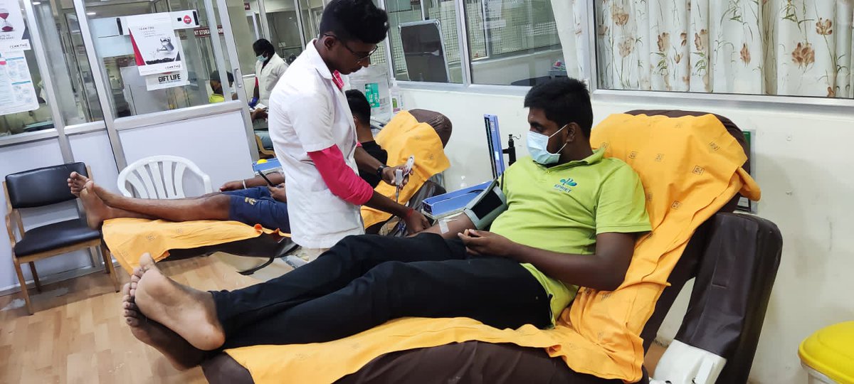 nsskpriet's tweet photo. Six volunteers of team NSS-UBA of KPR Institute of Engineering and Technology, donated blood to a patient for surgery at KMCH on 10.09.2022

@nss_chennai @_nssindia @lifeatkpr 

#nss #nss2022 #kprietprincipal #blooddonation
https://t.co/XTaH5pCkbx https://t.co/dopDcVnw6B