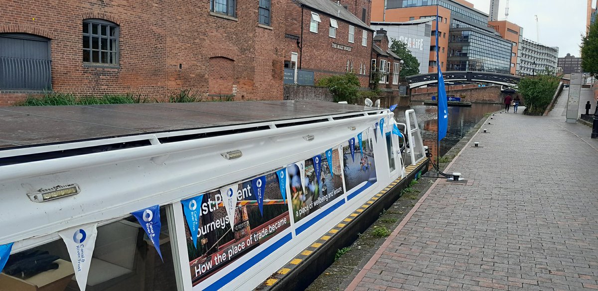 run_taz's tweet photo. A great day out engaging with community on the canal in Birmingham for @BHeritageWeek 

@CRTWestMidlands 
@CanalRiverTrust 
#floatingmuseum
#lifesbetterbywater https://t.co/qOoZCgCWwd