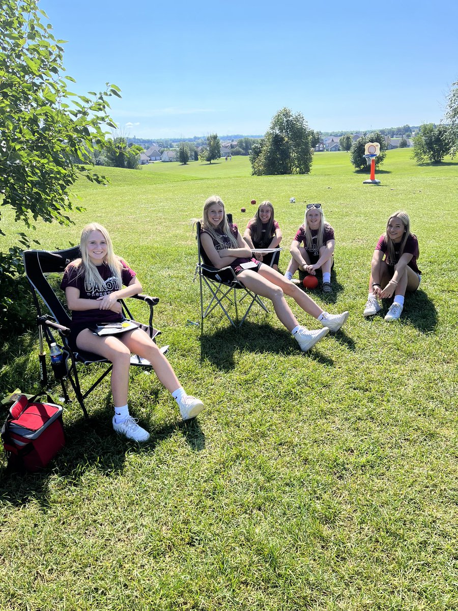 DakotaGirlsHoop's tweet photo. Ready to roll at the Dakota Athletic Boosters play day! https://t.co/46faq6NwRn