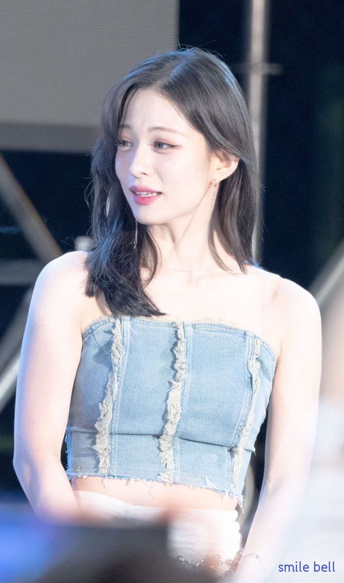 lee chaeyoung pics tweet media