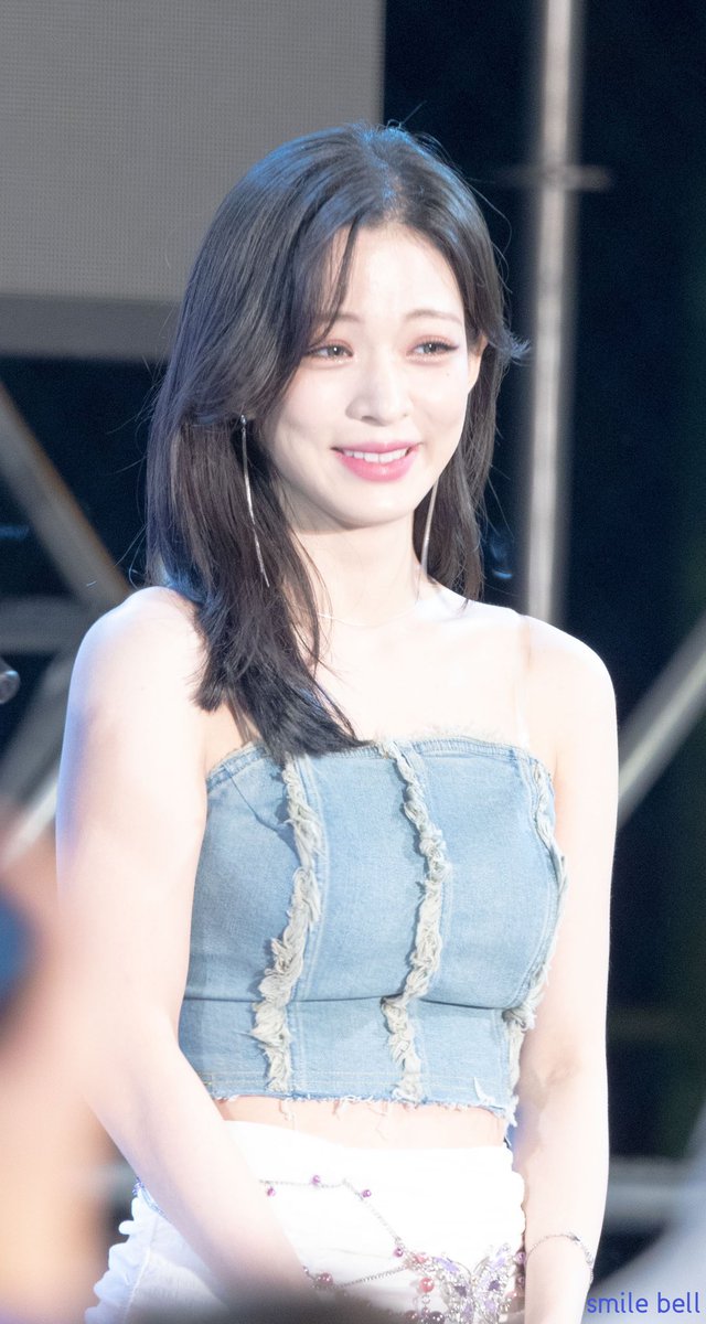 lee chaeyoung pics tweet media