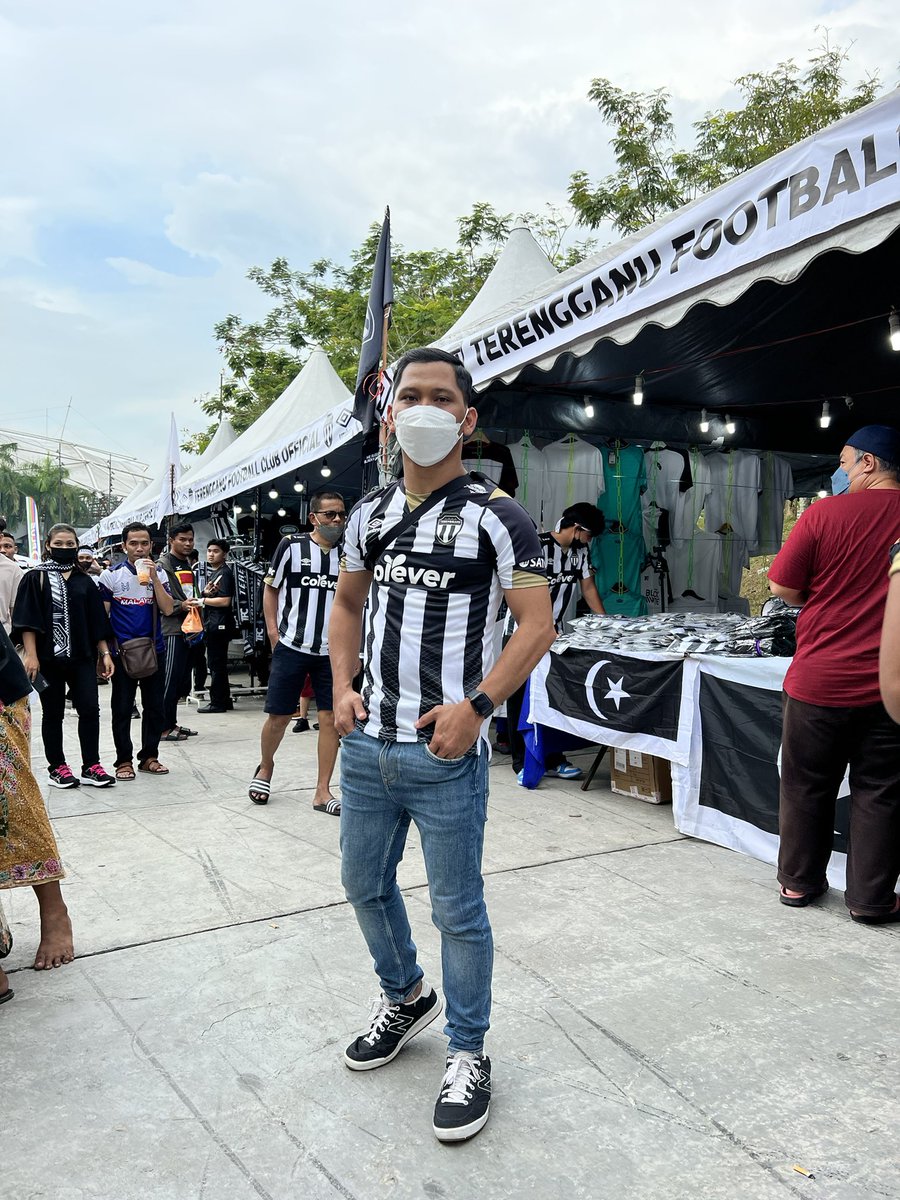 ahmadjo's tweet photo. Bangsa final hadir ✅😂😂 #jdtvstfc https://t.co/faIkML5667