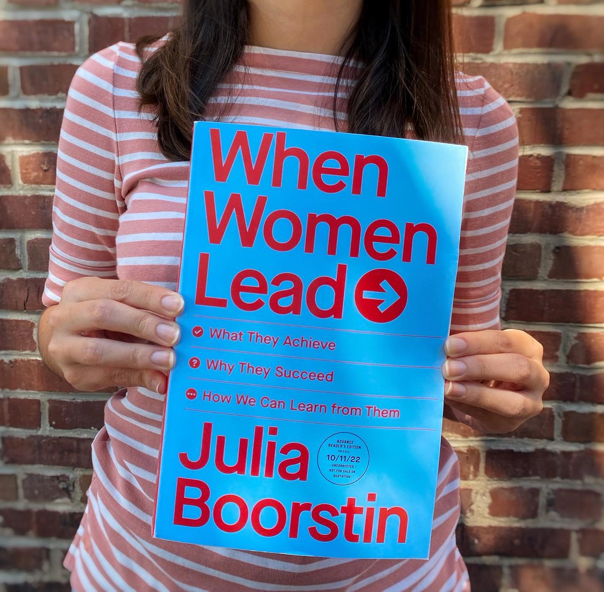 simonschuster's tweet photo. “Filled with top-notch research, practical insight, and stories from the most inspiring women in business, [@JBoorstin] lays out a new, inclusive vision for leadership and our world at large.” —Arianna Huffington

📘➡️ https://t.co/jQeuNjk2uB

📸 @AvidReaderPress https://t.co/sg0RVe6JYx