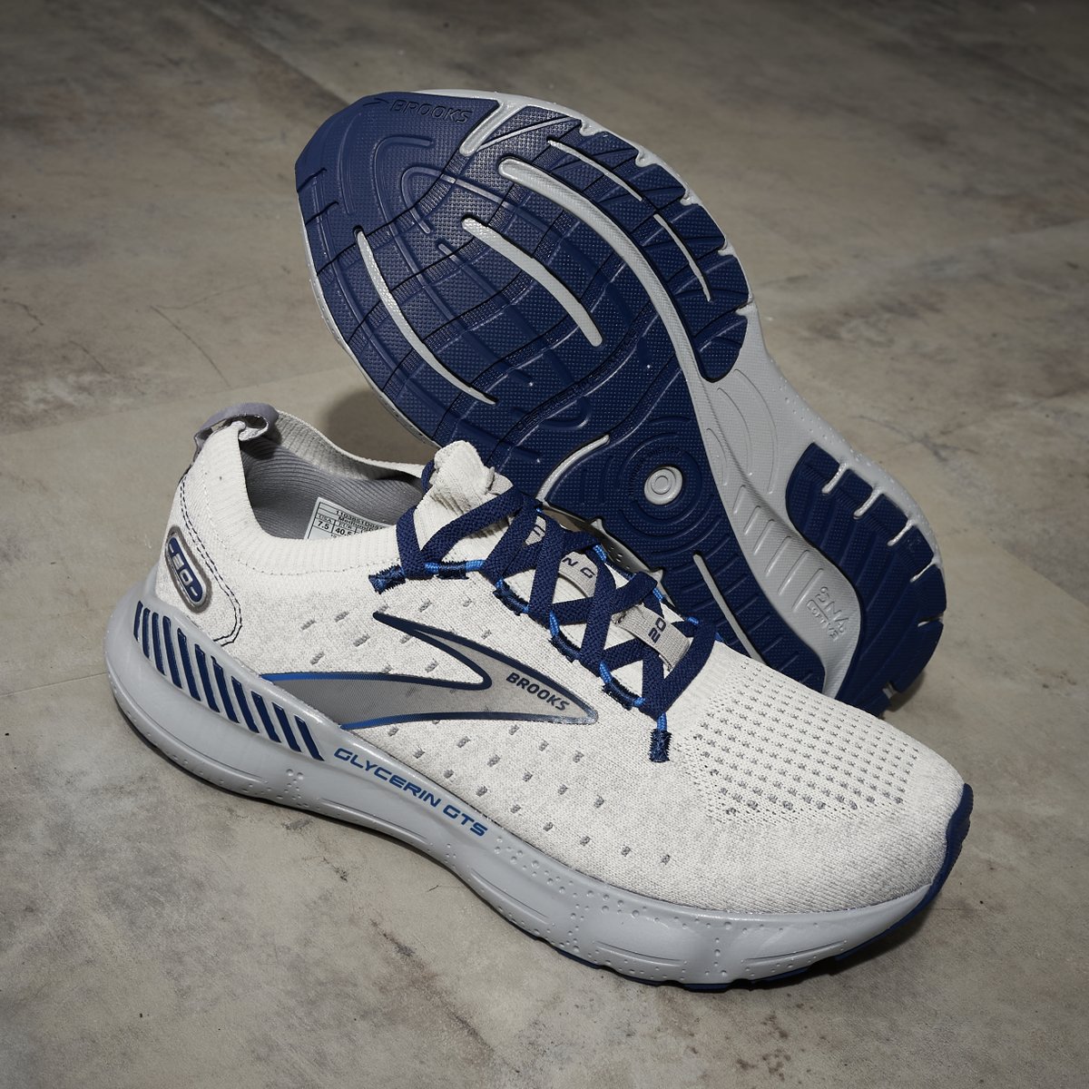 ChampsPines's tweet photo. Push your limits in the Brooks Glycerin Stealthfit GTS 20 💨

Buy | https://t.co/6i9JDF6Dnu https://t.co/y6xeWnSBLE