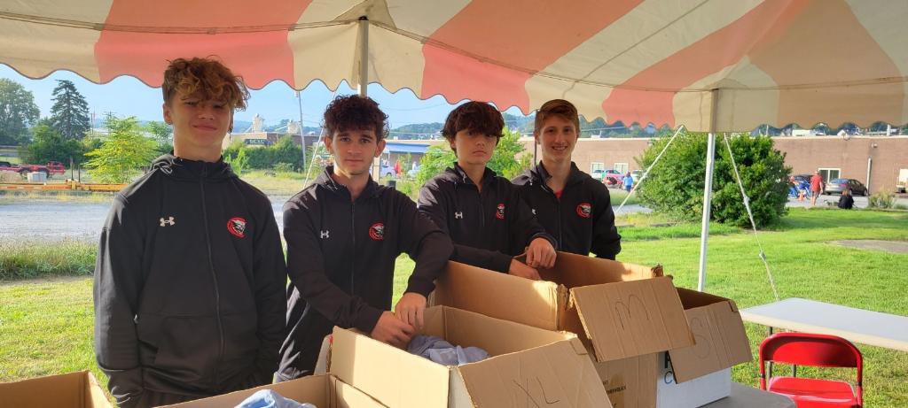 CharleroiSoccer's tweet photo. Always great to have a chance to get out in the community and give back. The boys had a good time volunteering at the Charleroi Little Great Race this morning. 

@AthleticsCasd 
@CharleroiSD https://t.co/9Ch2kaHFgB