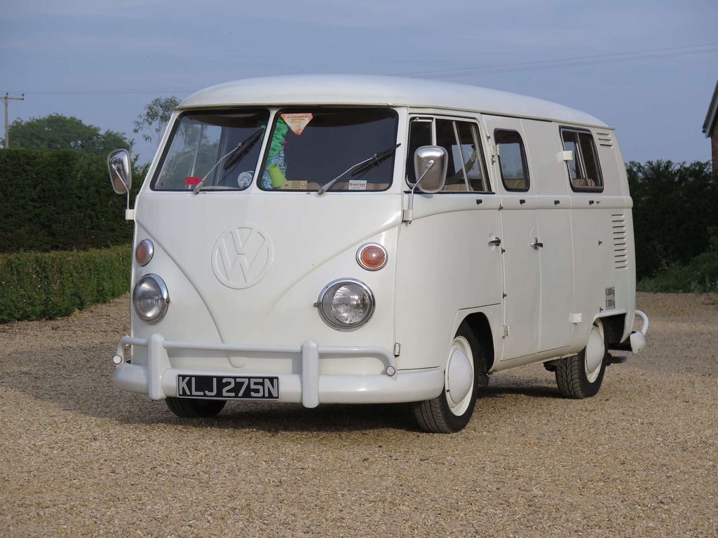 classiccarauc's tweet photo. Originally built in South Africa, this 1975 VW Split Window Camper was converted by Fleetline from the van version around 2012.
Perfect to hop in and go!
#classiccarauctions #vwcamper #splitscreencamper #vanlife https://t.co/x2DnZ2AY0V