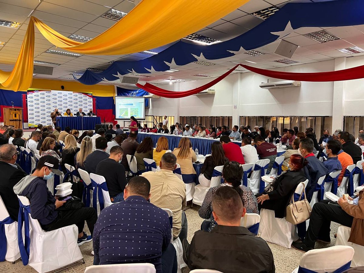 FreddyBernal's tweet photo. Instalamos la Sesión Ordinaria del Consejo Estadal de Planificación y Coordinación de Políticas Públicas 2022-2025 donde se presentaron propuestas metodológicas para el Plan de Desarrollo del #Táchira, también se nombraron 7 consejeros que conformarán el equipo de planificación. https://t.co/fBidBusQRm