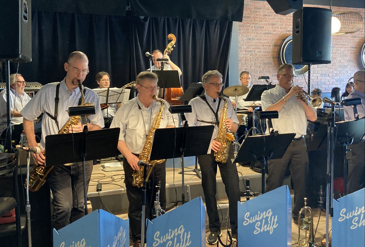 swingshiftbb's tweet photo. Join Swing Shift 'Little" Big Band tomorrow at Smokeshow BBQ and Brew from 3:30 to 6:30, both Dave Statham and Larisa Renee will be on vocals. Phone  416-901-7469 for info and reservations! https://t.co/KlkzSV4PXY