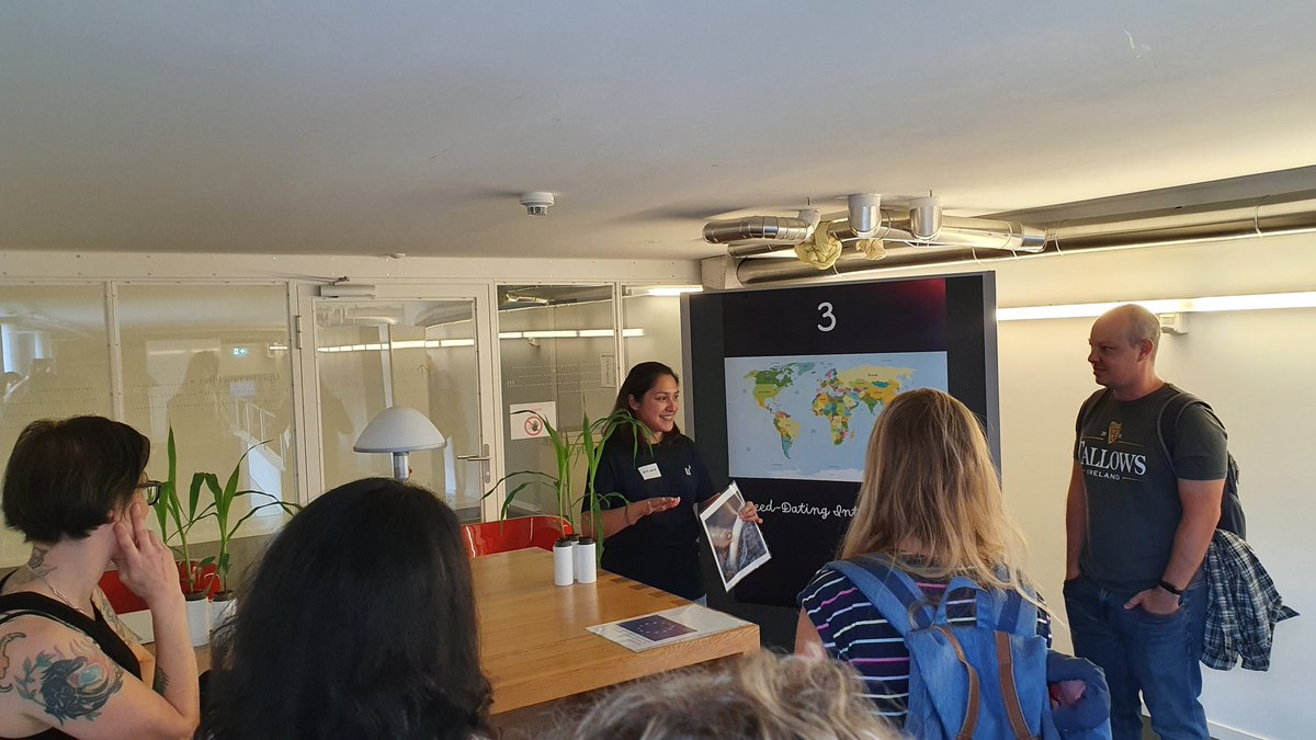 Maddalenabern's tweet photo. #MSCA fellow @adrijeckel presenting her research on the enzyme of a larvae that manages to eat the roots of maize. #NdFunibern https://t.co/5pmJBD0RC6