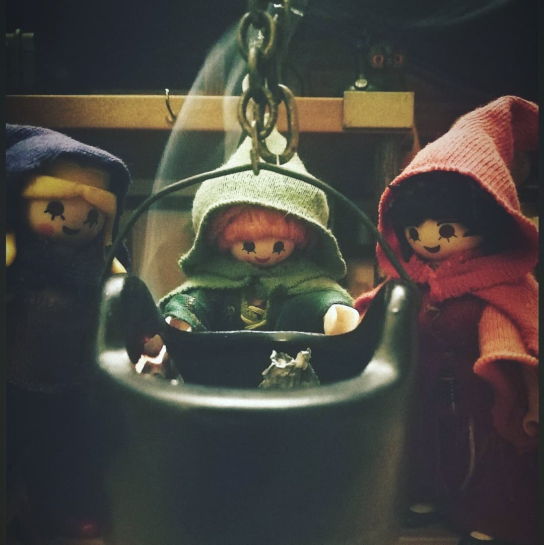 HogeitaZazpiTV's tweet photo. Algo pequeño pero grande se avecina... próximamente...
#hocuspocus #hocuspocus2 #elretornodelasbrujas #elretornodelabrujas2 #abracadabra #hermanassanderson #abracadabra2 #magia #brujas #stopmotion #playmopolis #playmocustom #playmobil https://t.co/3WOs8vmkRj
