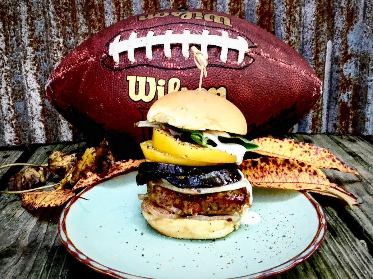 Callicoon_Kitch's tweet photo. 🏈TAILGATE TIME 🏈…Mile High ..”MIDDLE EASTERN LENTIL AND CAULIFLOWER SLIDER W/TENDER BABY GRILLED EGGPLANT, HEIRLOOM YELLOW TOMATO, GRILLED VIDALIA ONION FINISHED W/A CREAMY GARLIC TAHINI DRESSING ….Delicious 🏈🍴!!! https://t.co/sLVW1GDXRY