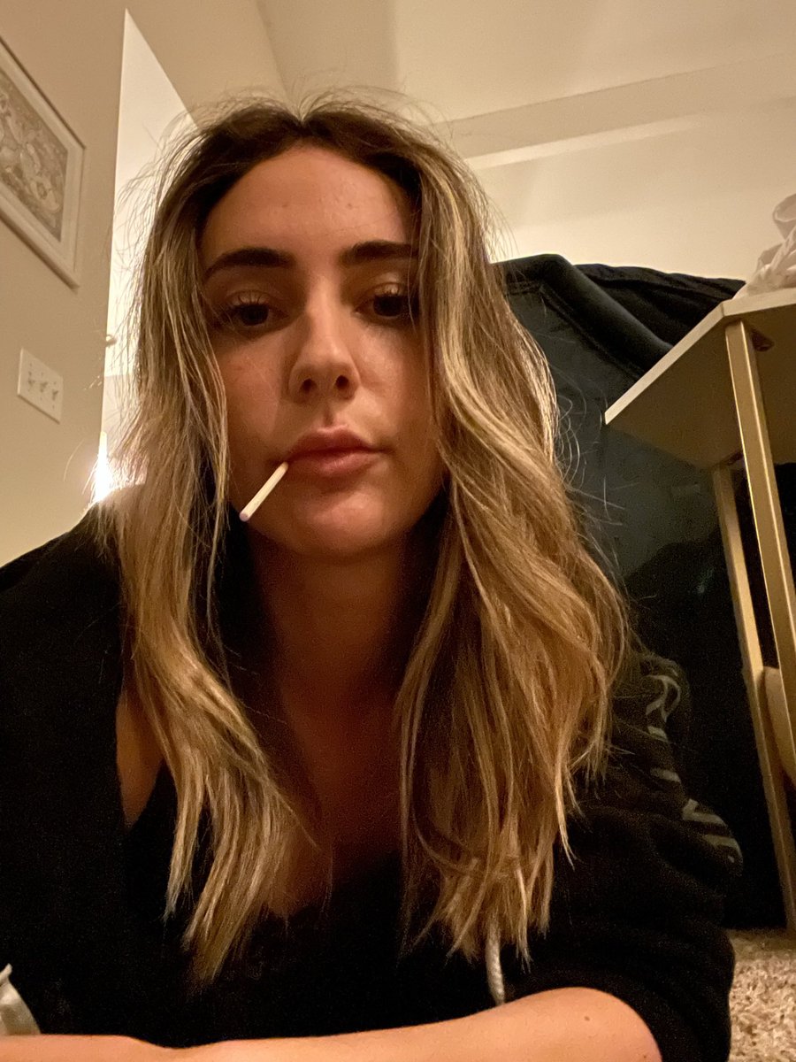 Sillysaurusss's tweet photo. Anyone else lay on the floor watching tik toks after a long work week or is it just me https://t.co/0K3rCAK00H