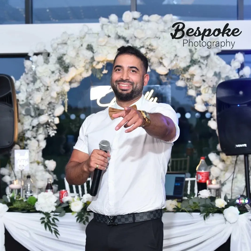 Aidan_M_Artist's tweet photo. A huge shoutout to Bespoke Photography for the amazing photo's of my performance! Thank you 🙏 😊 ❤️
#liveperformance #bollywoodsinger #bhangrasinger #weddingsinger #wedding #acousticsinger #musician #intsagood #instamusic #desi #pakistanisinger #entertainer @bbcasiannetwork 🎤 https://t.co/4ZOKRF506H