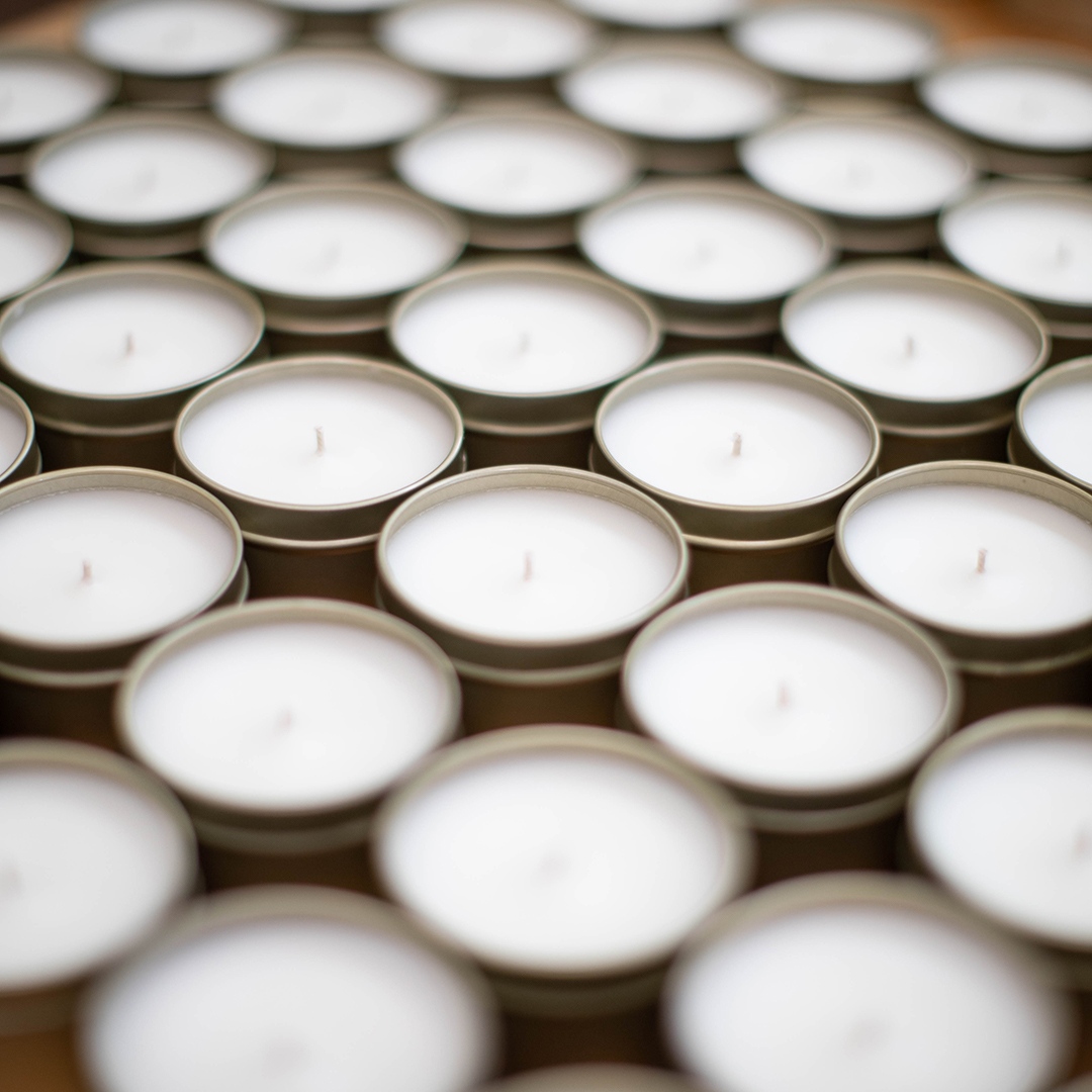 Let's take a moment for the fresh pour... 😍 

This gives us all the cozy vibes. Like if you're ready for sweater weather!

bit.ly/Explore-All-Ca…

#FallCandles #ArtisanMade #ScentedCandles #BCorp