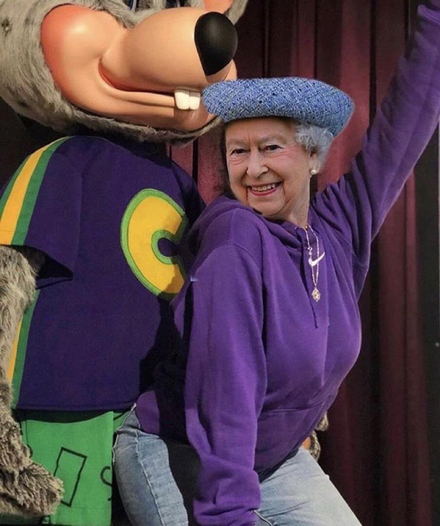 kc77580546's tweet photo. rip to her majesty https://t.co/59rjZn9bLc