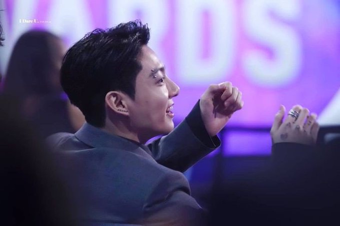 Hadjerlotus3's tweet photo. @ArabicJK97 I vote for #LeftandRight by Charlie Puth and Jungkook for International Collaboration at #BreakTudoAwards https://t.co/01zFxee3mU