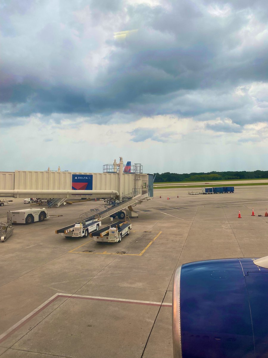 Need to get out now #Delta #skymileslife