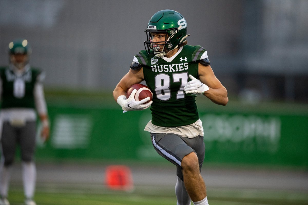 Homecoming snaps 🔥

#HuskiePride | 📸 <a href="/PhotoLiam/">Liam Richards</a>