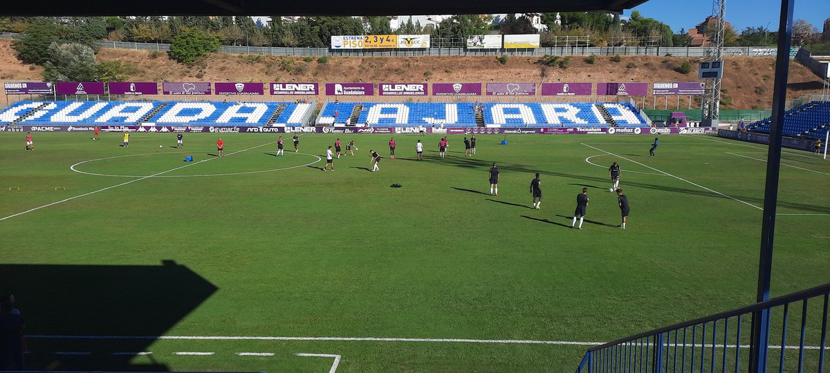 JuanColubi's tweet photo. ¡Todo preparado en el Pedro Escartín! ⚔

Mucha ilusión en el aire para el @deporguada - @UDMONTIJO 

📻 Te lo cuento en @enjuegoCEX https://t.co/ktiaKIun3u