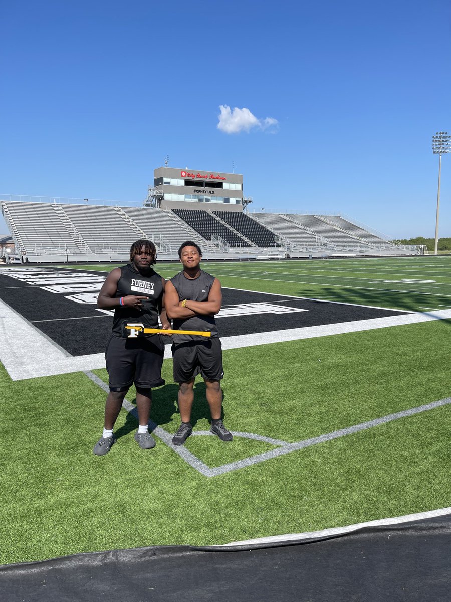 CoachPatt79's tweet photo. Last weeks 34-14 win over Frisco Memorial was awesome. Hard hard award goes to our 2 starting defensive Tackles ⁦@LukeRodriguez08⁩ &amp; Christian Thomas. Our pass rush paddle goes to ⁦@TankBennett52⁩ and Christian Thomas. ⁦@FootballForney⁩ ⁦@CoachFleen⁩ https://t.co/NnDNfQKKV7