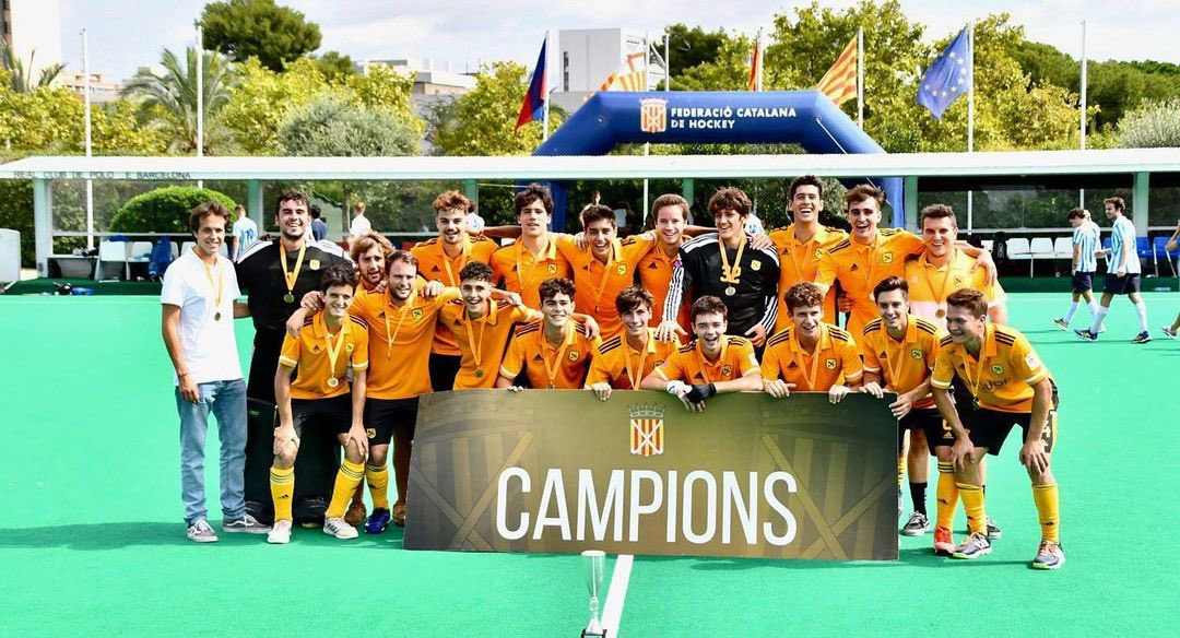 AtleticTerrassa's tweet photo. HOCKEY.

CAMPIONS DE CATALUNYA! 🏆💥

El @vallesesportiu guanya el Campionat de Catalunya DHB després de derrotar als shoot outs a l’Egara 1935! 

Moltes felicitats nois! 💛🖤

📷 @fcdehockey https://t.co/V3CvTT1J1z