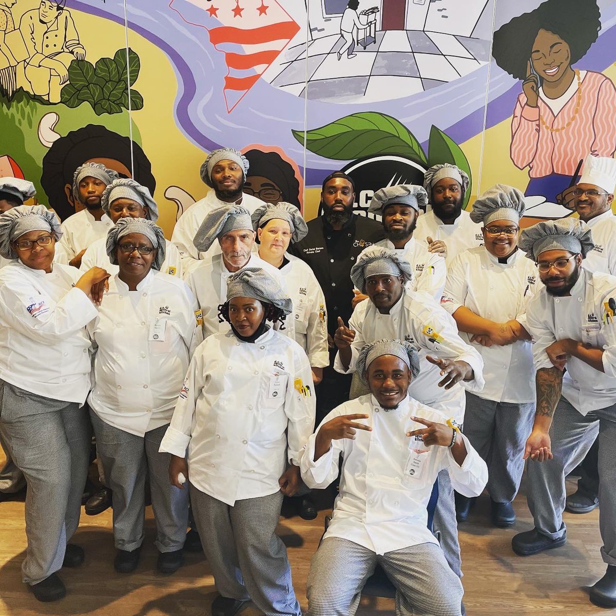 dcck's tweet photo. Thank you @ChefDuriel for spending time with our culinary students on Friday! #hungerfighters #knifeskills #lifeskills #culinaryjobtraining https://t.co/tMDPwTvjYG