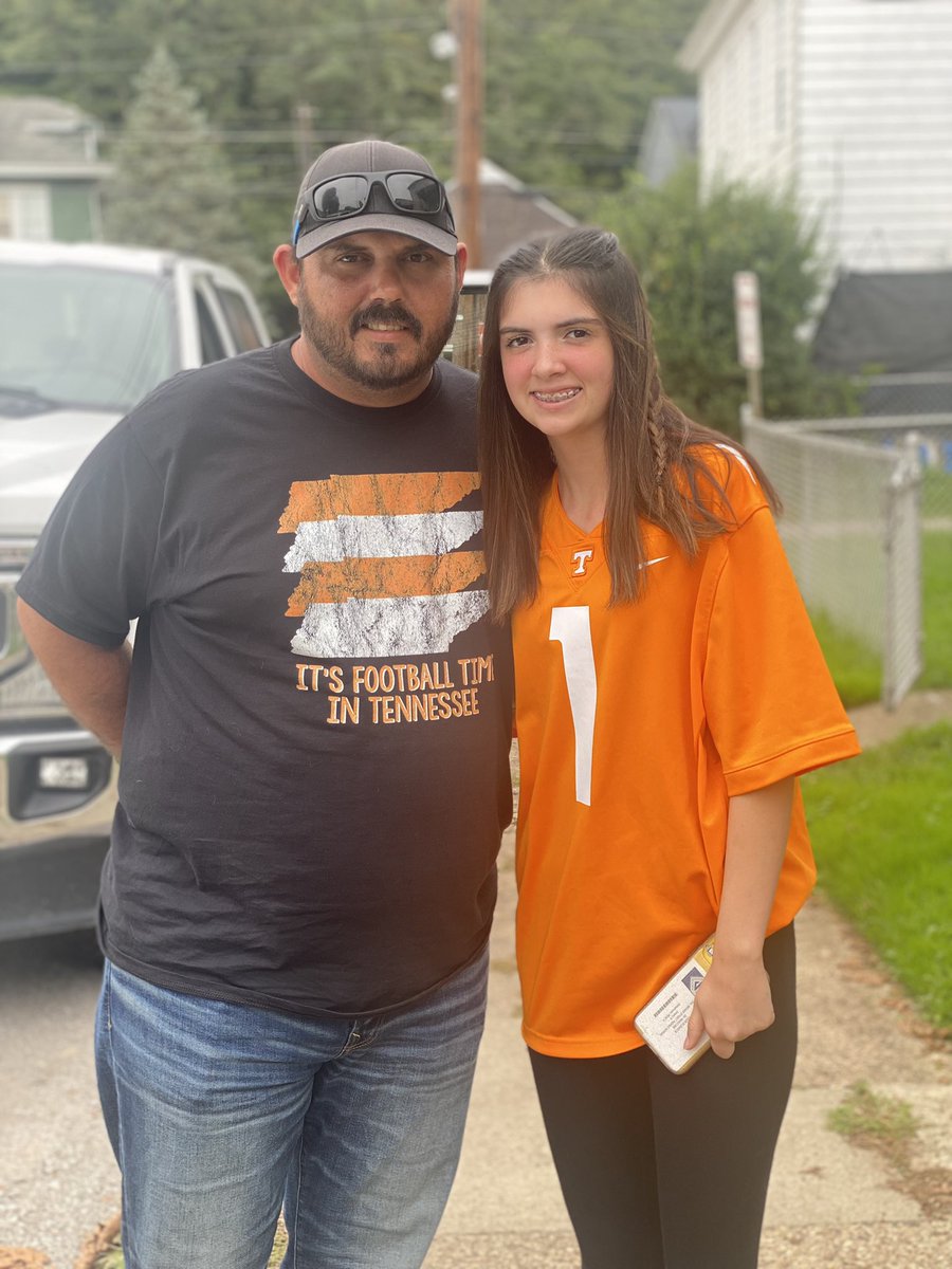 kelswick06's tweet photo. Daddy daughter date day!! Erins first football game!! Go Vols!! https://t.co/e6Gw52OiqO