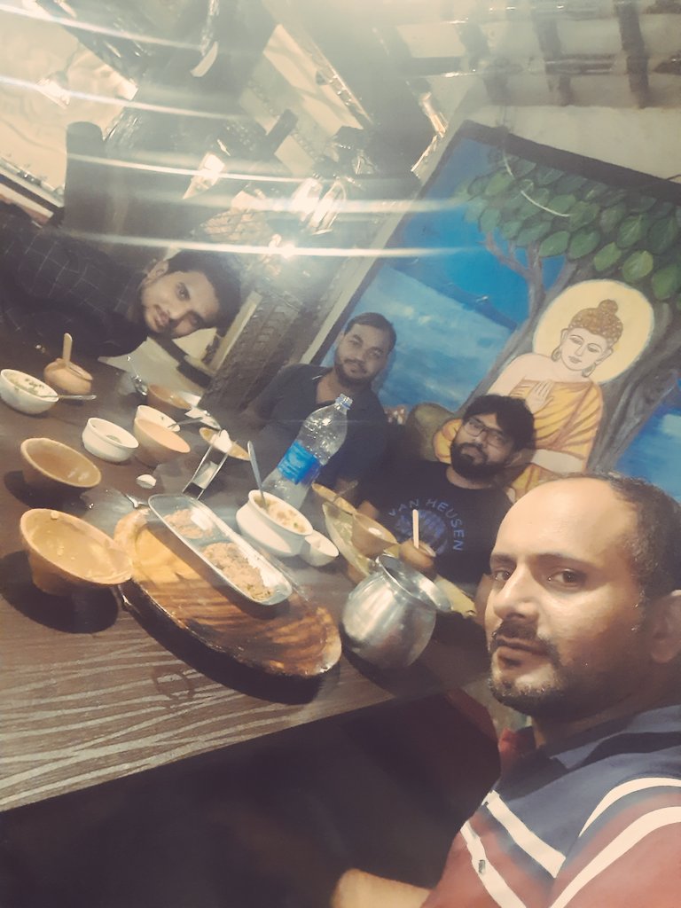 बादलों की ओट से सूरज निकलने वाला है
सफर जारी रखो, वक्त बदलने वाला है।

~ यशवर्धन जैन
