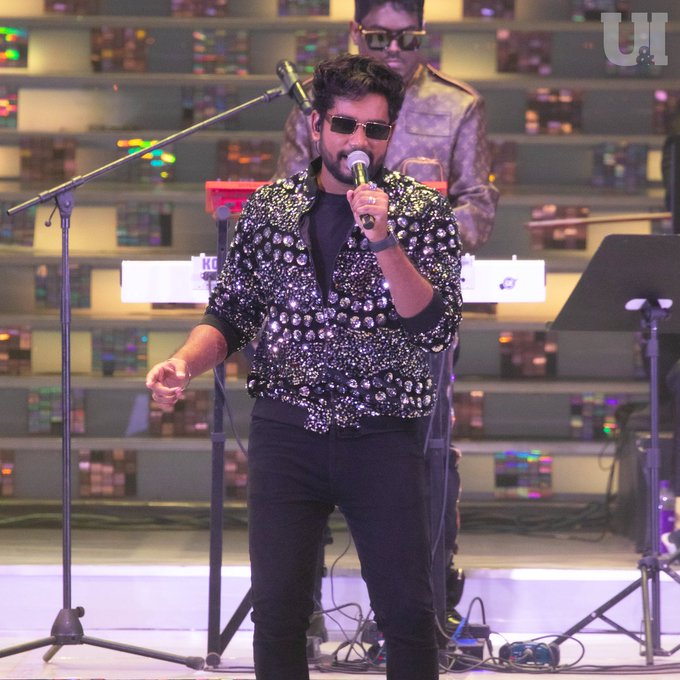 crazy___trazy's tweet photo. Fav Caps 🥺❤
#SamVishal #U1LiveInChennai https://t.co/nlb5HYvAcS