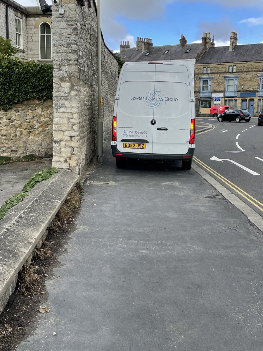 bryanp633's tweet photo. @parking like a twat https://t.co/IaiUqSYe3w