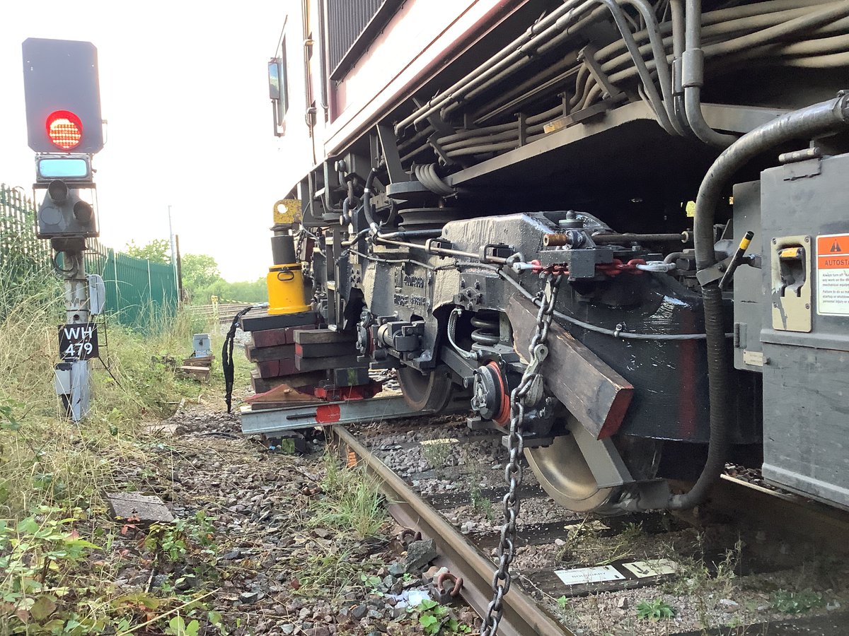 13milepost's tweet photo. Troublesome Trucks & Naughty diesels - when you can't go forward or backwards it's up and across #TrackTeam ๐ง ๐ฆบ Breakdown & #Recovery ๐ช
๐ถ Ying Ying Ying Ying #Clonk #ShedWatch ๐ซ
๐ง #RailRecovery๐ง Tea but no biscuits ๐ง๐ https://t.co/2xq0nVOWJL
