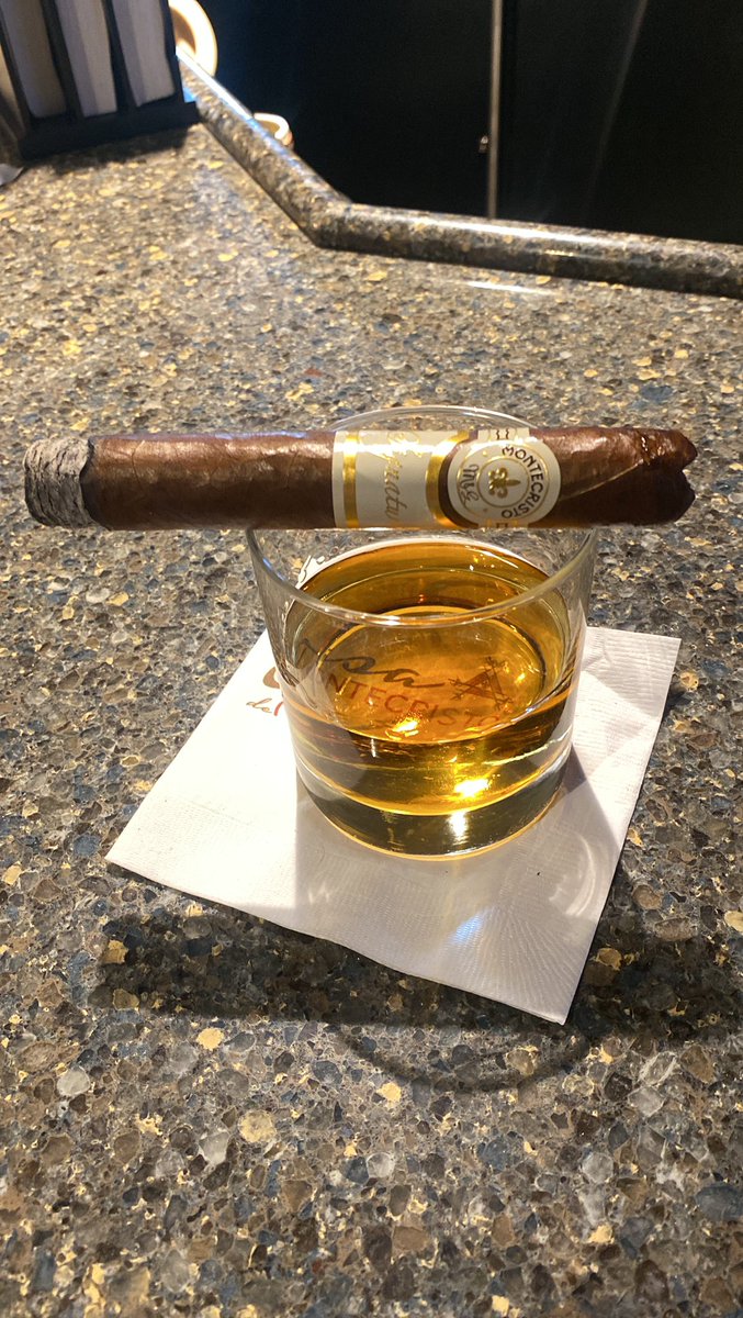 bigcigardaddy's tweet photo. @DAonCBS @AndrewBogusch @mongosmash2135 this is the way to watch CFB. Backyard bar and good neighbors https://t.co/yLHysk20cQ