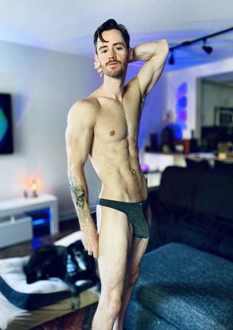 It&rsquo;s my birthday!! If you wanna send me presents&hellip;.Venmo: Danman4546 😄🎂🎉 https://t.co/YsfuRQXhl5