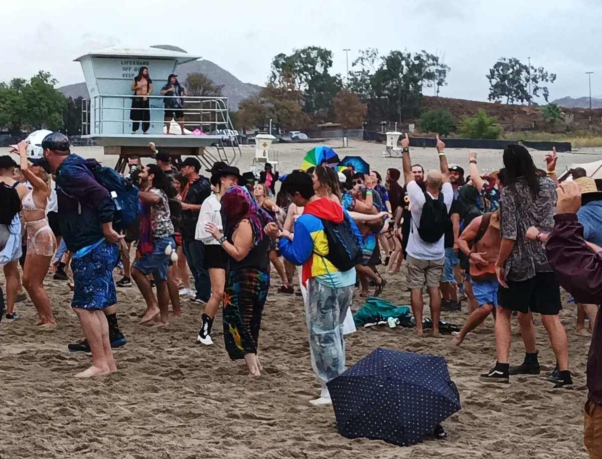 AltTwistRadio's tweet image. From last night's #ssbdfest! #alternativetwistradio