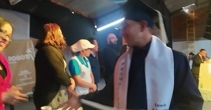 idipronbogota's tweet photo. 🎓#Grados2022 👨🎓👩🎓Celebramos junto a 130 de nuestros beneficiarios y beneficiarias la alegría de recibir su título de bachiller, han sido muchos los obstáculos en la vida, pero serán más los logros que vendrán. https://t.co/oef9MoTXCI