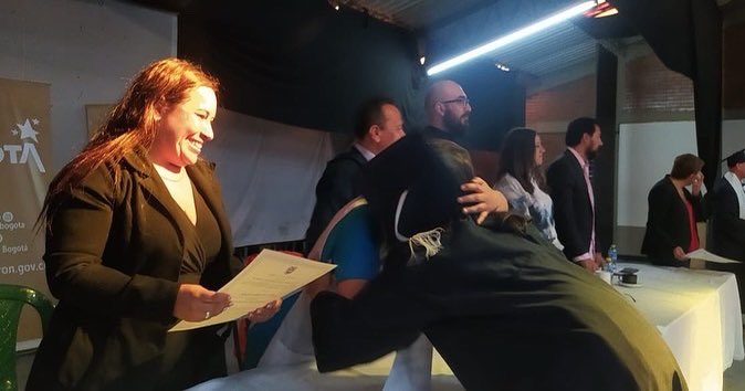 idipronbogota's tweet photo. 🎓#Grados2022 👨🎓👩🎓Celebramos junto a 130 de nuestros beneficiarios y beneficiarias la alegría de recibir su título de bachiller, han sido muchos los obstáculos en la vida, pero serán más los logros que vendrán. https://t.co/oef9MoTXCI