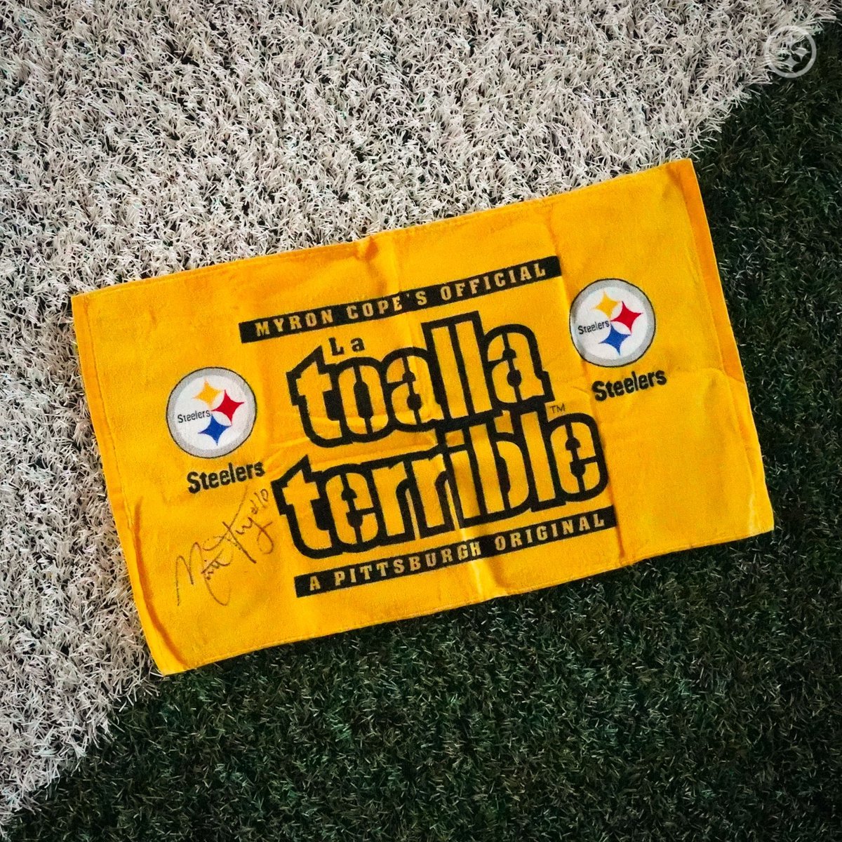 LosSteelers's tweet photo. 🗣GIVEAWAY: Gánate una Toalla Terrible firmada por QB1 Mitch Trubisky 🖤💛 ¡Síguenos en @LosSteelers, dale RT y etiqueta a 3 amigos! https://t.co/9R1h76Lko9