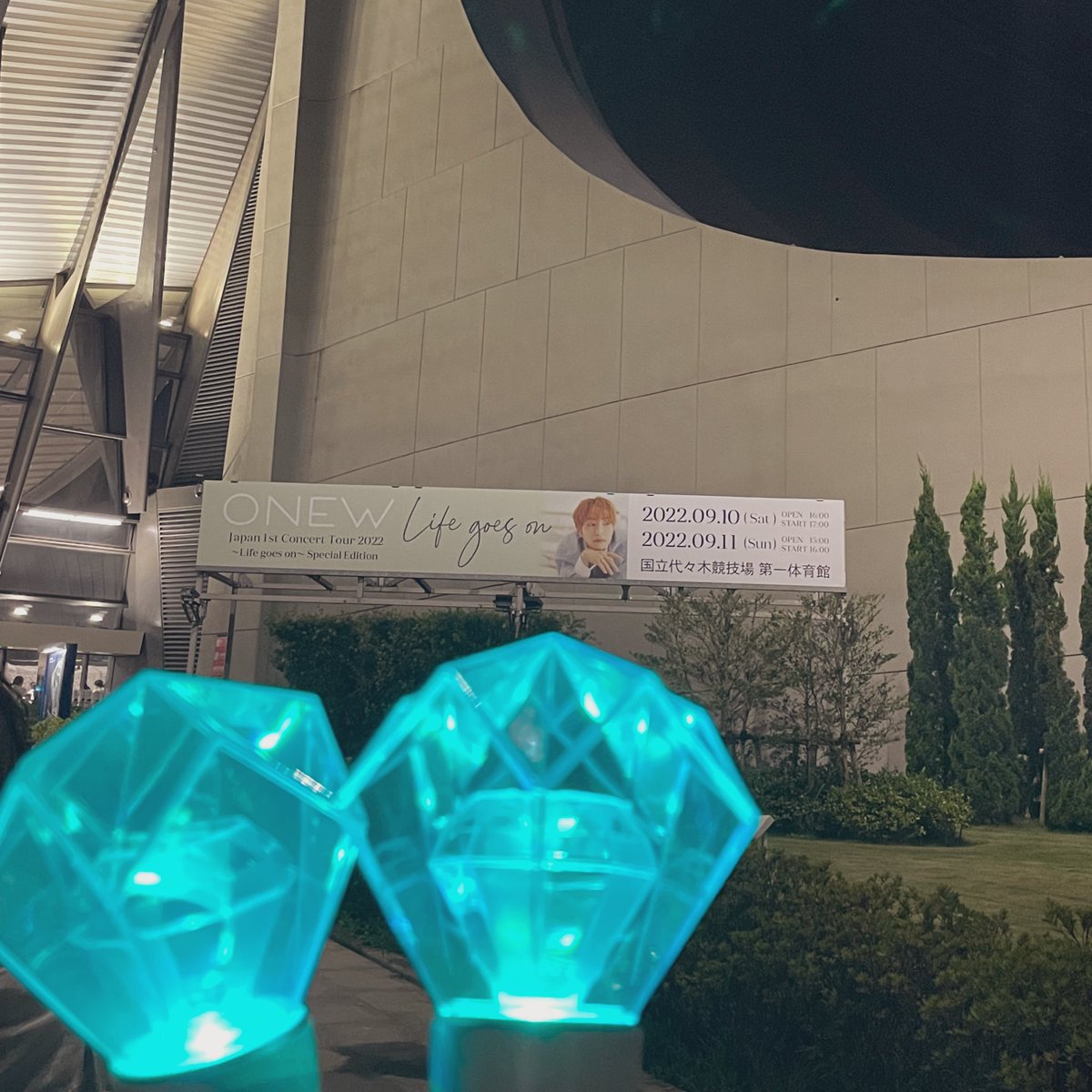taeyumin's tweet photo. 代々木最高だった！キーボードのかおるくんにテミンくん役をお願いしてレイニーブルー歌ってくれたの泣けた…一生懸命にゆっくり自分の言葉で伝えてくれる姿も愛おしくておにゅさんの魅力がたっぷり詰まった温かい空間だった〜ありがとう！素敵な中秋の名月ライブでした🎤🐰🌕💕　#ONEW_LifeGoesOn https://t.co/OV7FeQaR92