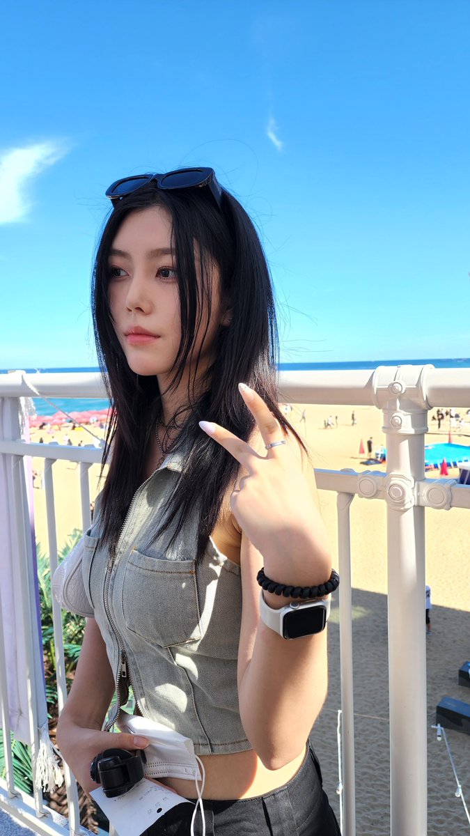 _jimmni_'s tweet photo. 미공개 사진~~이때까지만 해도 여름이였는데 벌써 가을이라니!! 시간이 정말 빠른거같아요~~😉💙매일매일 가을이였으면 좋겠어요😭🍂🍁 가을 알러뷰..🤎🤎 https://t.co/nBpKbibePr