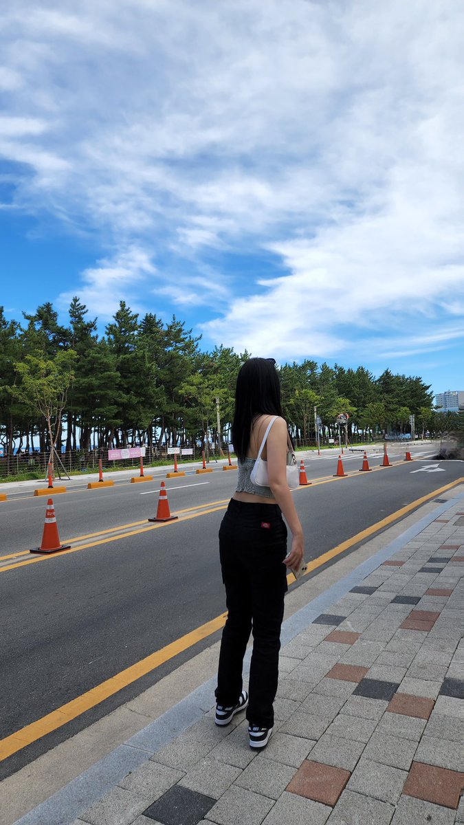 _jimmni_'s tweet photo. 미공개 사진~~이때까지만 해도 여름이였는데 벌써 가을이라니!! 시간이 정말 빠른거같아요~~😉💙매일매일 가을이였으면 좋겠어요😭🍂🍁 가을 알러뷰..🤎🤎 https://t.co/nBpKbibePr