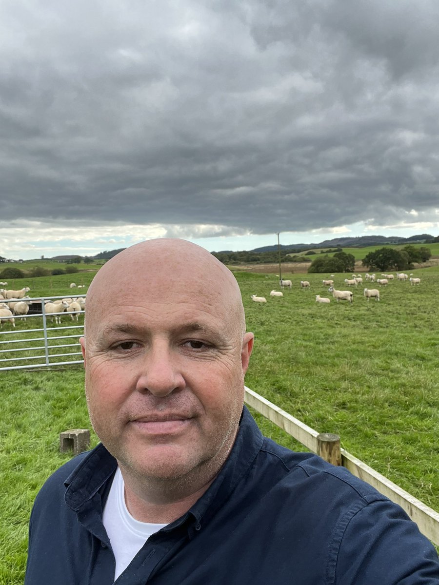 RunFindlayRun's tweet image. Thanks to my mum, my aunt, my family, life long schools friends, community of Laurieston and Crossmicheal for raising £2350 for @CR_UK was so proud to be back home and look forward to finishing #RunFindlayRun everyone in November.