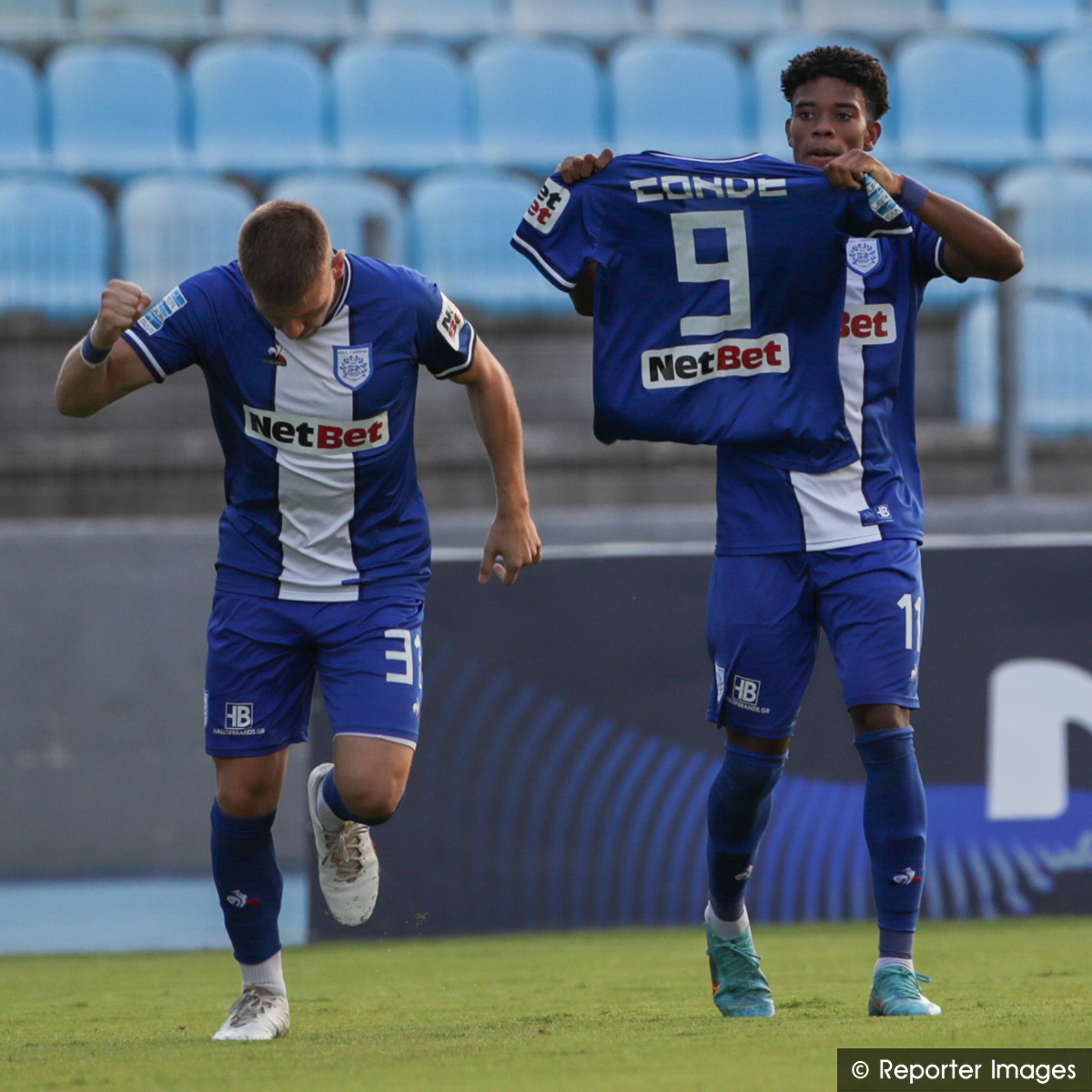 Super_League_GR's tweet photo. 📸Ο πανηγυρισμός του Ροσέρο στο 2' για το 1-0.
➡️https://t.co/2iXQOZVcqY

#slgr #paslev #PASGiannina #Levadiakos #matchday4 #Football https://t.co/waiqnGWDdw