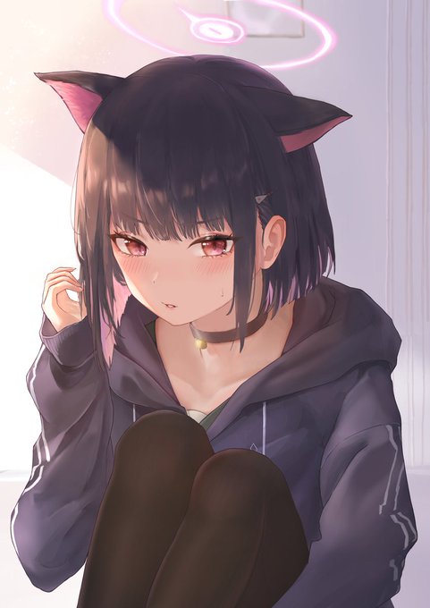 「先生、その、、そんなにじっと見ないでください...ちょっと恥ずかしいから...」カズサ...#ブルアカ 