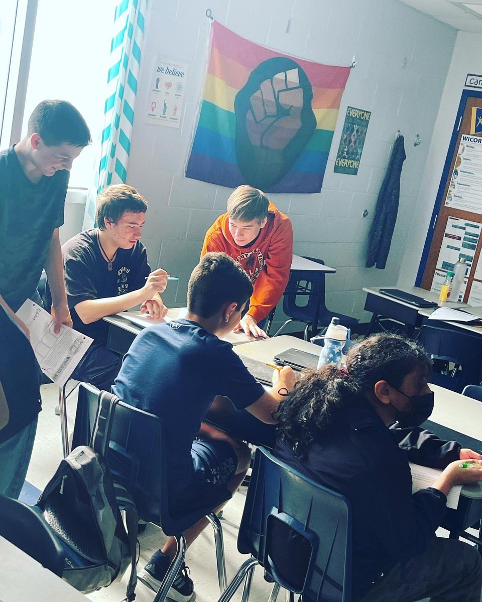 msbrittsela's tweet photo. The 1st 2 weeks with students has been one of the best kick offs to a new school year. I have class sizes ranging from 29-38 8th graders. They’re so amazing &amp; involved in their learning, I barely notice I have nearly 40 bodies in the room. Now, if I could just remember 150 names https://t.co/W8Y0faamGh