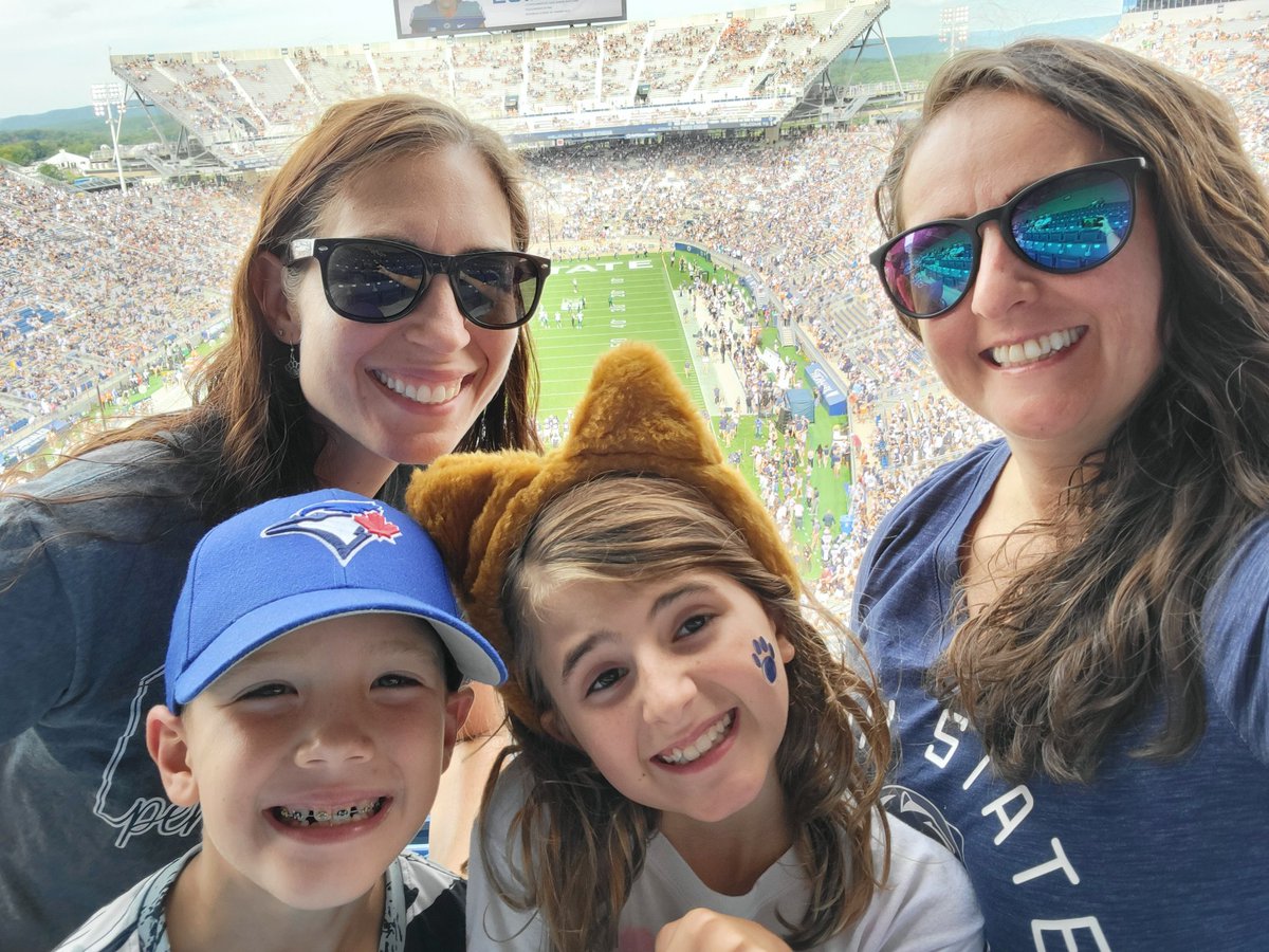 Nikki_Drake28's tweet photo. 💙🤍🏈@beaver_stadium #PSUPride @christiansenj21 https://t.co/r97vk26Jcn