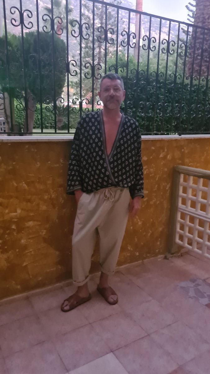 LeeCuthbert18's tweet photo. Mint Velvet "Aria"Kimono......holiday must....had 2 ladies and a guy, ask me where I got it! @LBidaudvilleMV @Hillerspal https://t.co/kxWbS061KE
